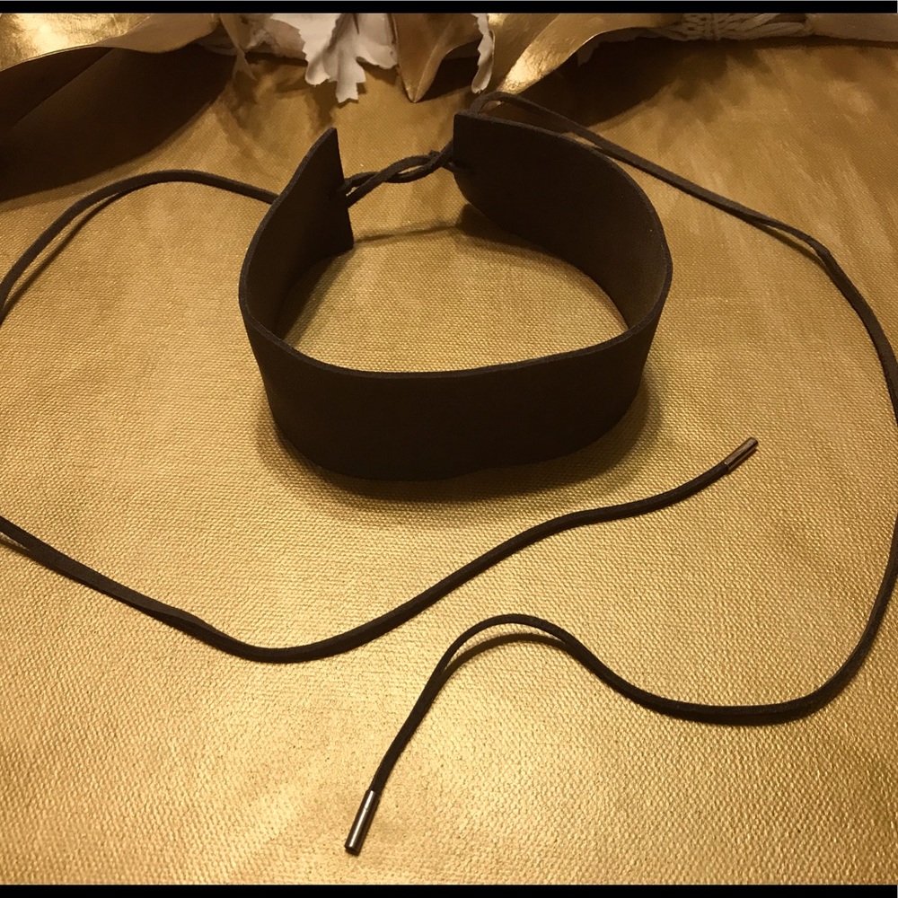 Faux Suede Brown Choker Necklace⚜️